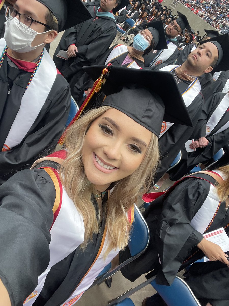 jaznavarroa's tweet photo. Just bc I love this pic, but I’m a graduate y’all https://t.co/hht1jtiPYV