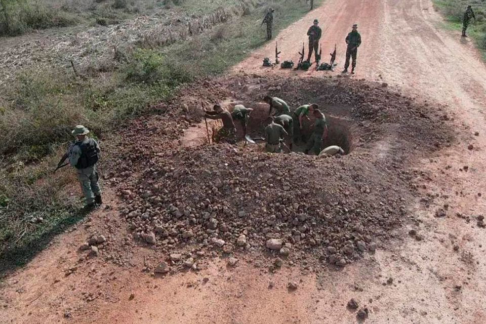 DiarioTalCual's tweet photo. FAN reporta operativo para destruir pistas ilegales en Guárico #TalCual #ClaroYRaspao #ContraTerroristas https://t.co/H6FICteWZp https://t.co/1Xkjf9GIIL