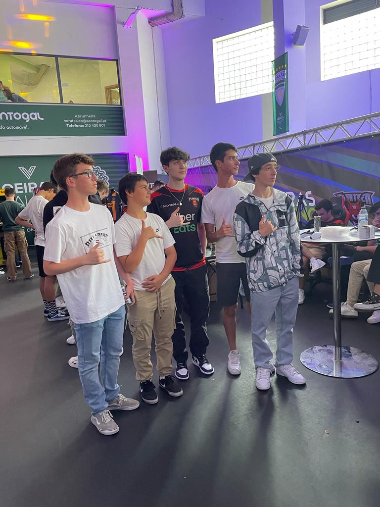 Soaresfps's tweet photo. @DangomsFN jogador caro não olha para a foto 
Dan- "Cringe" ahahah https://t.co/JXWEh5QZyZ