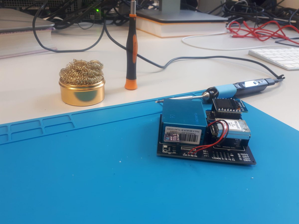 DoktorYak's tweet photo. A few days ago, we assembled a couple of #AirGradient monitor kits (combined CO2,Temp, Humid., PM2).
We'll see what the work meetings look like. https://t.co/p0TwSRLtvg