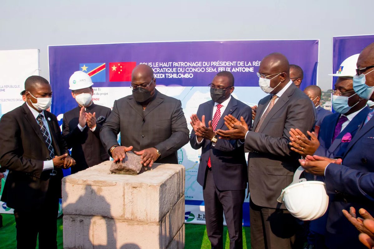Amb_ZhuJing's tweet photo. J'ai visité aujourd'hui le chantier de station Kinsuka, nouveau fleuron de la coopération énergétique 🇨🇳🇨🇩. 10 mois après la pose de pierre par le Président Félix Antoine Tshisekedi, plus de 50% des travaux ont été réalisés. 2 millions de foyers kinois seront bénéficiaires. https://t.co/2jKT8HMvAJ