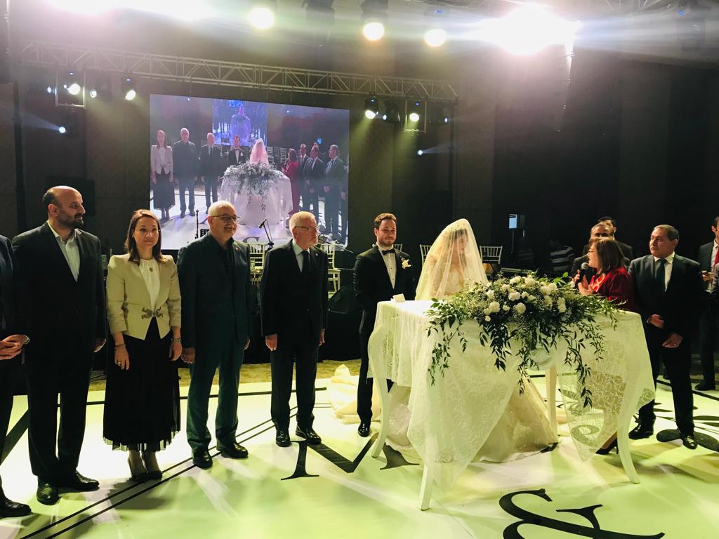 Gaziantep Tüm Emlakçılar Meslek Odası
Başkanı Mehmet Aytaç kardeşimin kızı Merve ve Yusuf'un nikah akitlerine şahitlik ettik. 
Mutluluklarına şahit olduğumuz genç çiftimizi tebrik eder, ömür boyu sağlık, huzur ve mutluluklar dilerim  <a href="/mehmetayta4/">mehmet aytaç</a> 💐