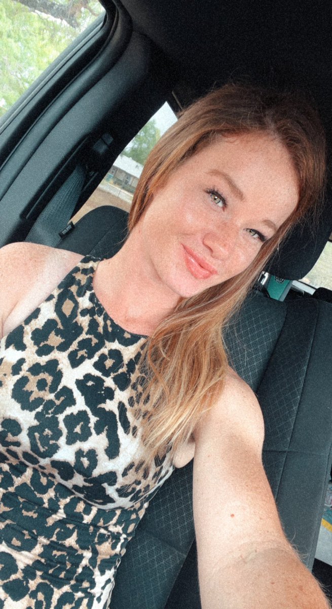 chey_Hartley's tweet photo. New selfies for the bird 🤪 #HotMomSummer 🤘🏻 https://t.co/NXziHCi2eM