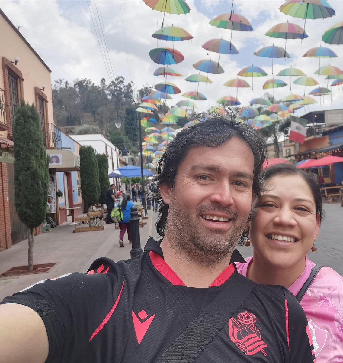 bermado4's tweet photo. #realistasporelmundo @RealSociedad @ForofilloRS Mister, saludos desde México 🇲🇽 ! https://t.co/c9yf4WRYMu