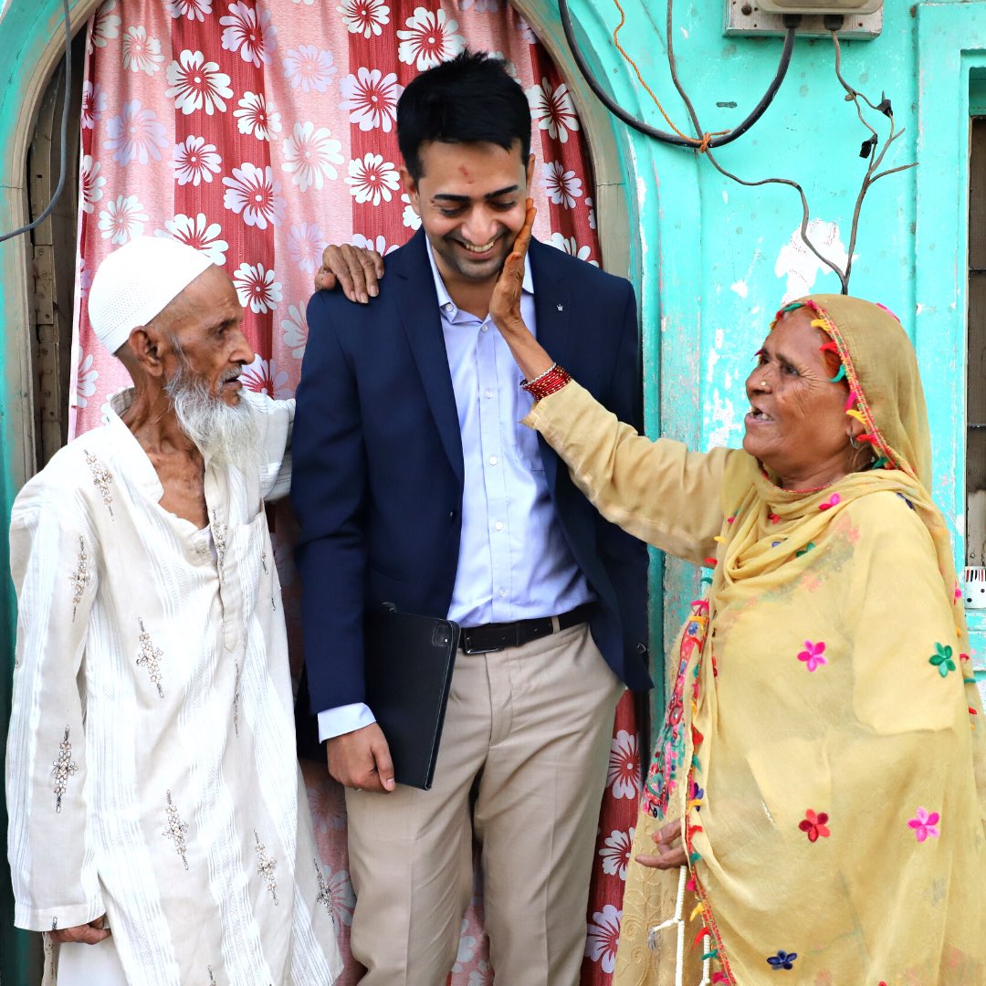 MujtabaAasif's tweet photo. When I met Rashida Bi &amp; her husband in Sendhwa last time, they were devastaed. The house was bulldozed &amp; there was no support.  This time when I met them, their smiling face was enough to made my day. We helped her with Rs 5 lakh and would soon get her house reconstructed too❤️ https://t.co/wh1OGGAebW