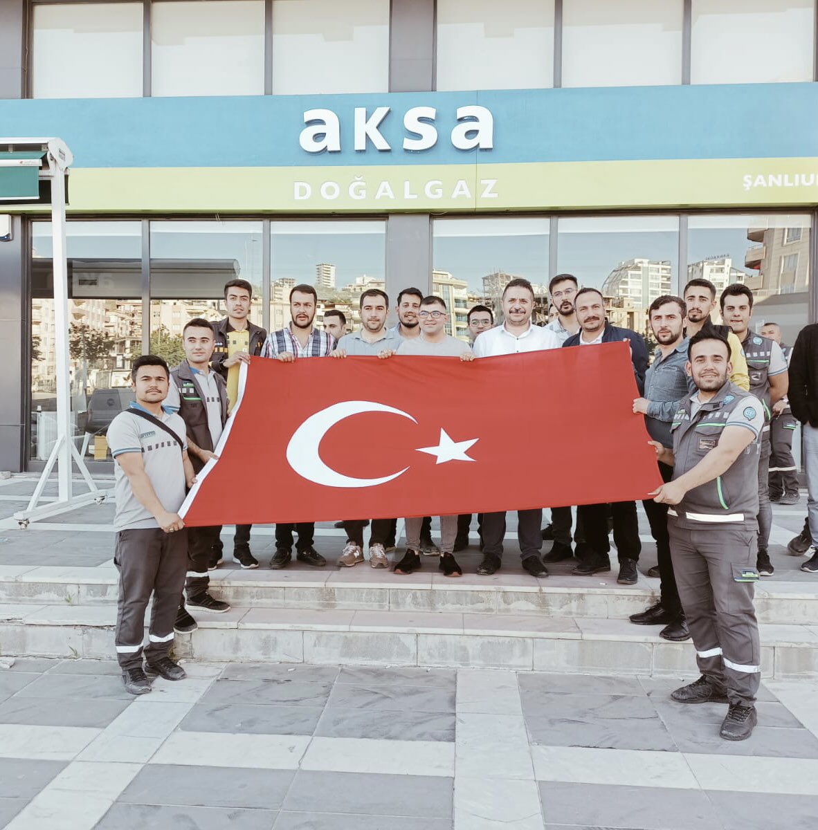 Vatani görevini yapmak üzere; aramızdan ayrılan sayaç hizmetleri görevlisi çalışma arkadaşımızı hep beraber uğurladık. 

Görev yapan tüm mehmetçiklerimize hayırlı tezkereler dileriz.