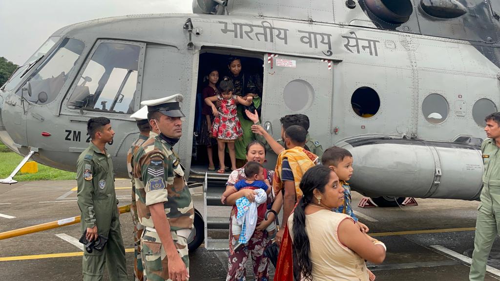 IAF_MCC's tweet image. #IAF helicopters evacuated 119 passengers from Ditokchera railway station in Assam, today.  Located in the Dima Hasao district, the railway station had a train stranded for over 24 hrs due to incessant rains making rail movement infeasible. 

#IndianAirForce 
#SavingLives