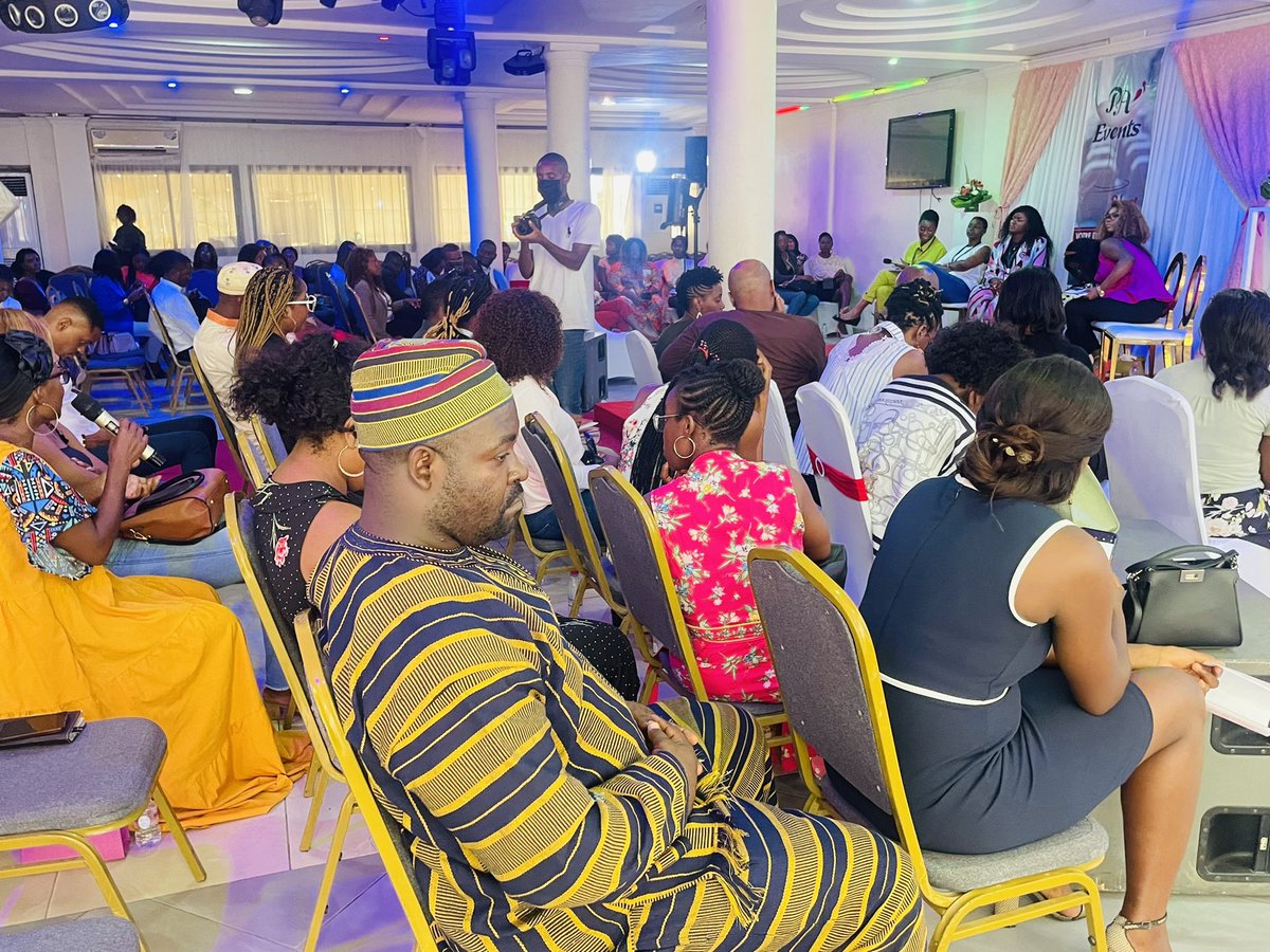 ActuEvent2Fifi's tweet photo. Parole au public
Pour faire sortir un homme du cocon familial, il faut déjà connaître ses projets et frapper sur le point du bas-ventre.
#PA_Events #ConferenceSociales https://t.co/ZX6zSVTWuF