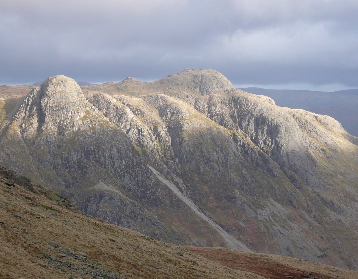 Sunday evening…always a good time to get the mountains of Langdale to yourself.
#langdale #langdalepikes #wainwrights #wainwrightswalks #hiking