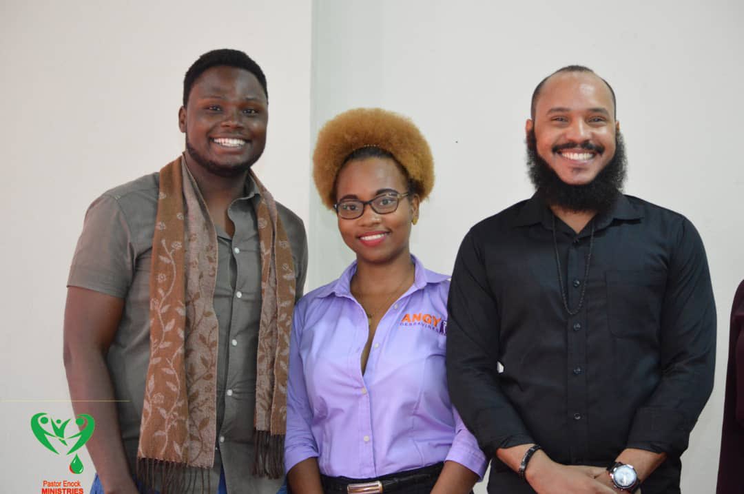 AngyDesravines's tweet photo. Yon premye konferans ki reyisi pou @the_dexcellence_pea dayè mwen pran plezi poum te moderatris epi yon lonè pou pataj panel sila ak entèvenan nou ki pa lòt ke @PatriceSalomo15
#AngyDesravines #PatriceSalomon #AngyDesravinesAvew #PSCommunications #journalist #communication https://t.co/6LPycDRMcW