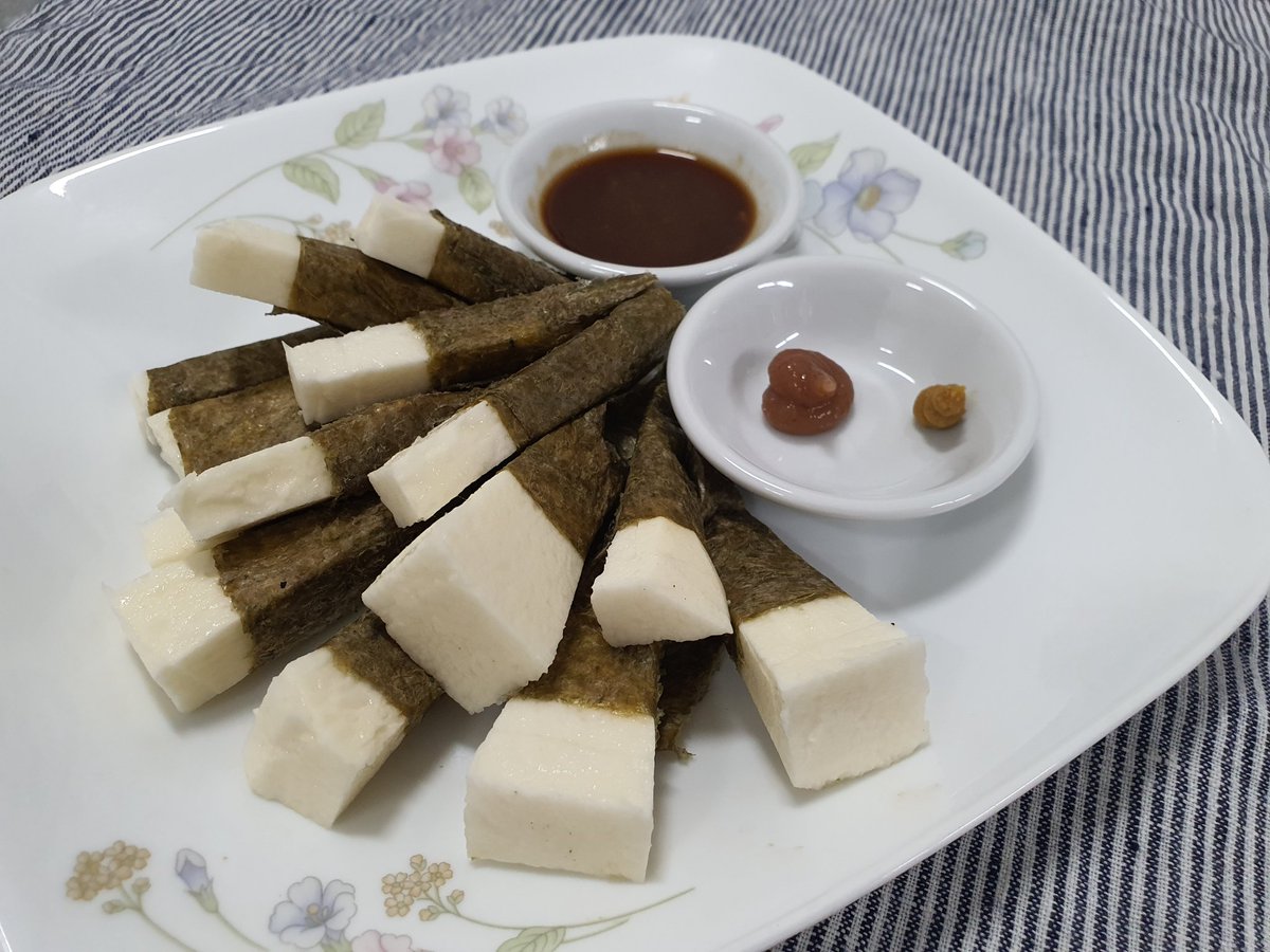 山芋を掘りました。
ひとつが約1キロ
スティックにしてワサビの酢醤油に漬けて味見しました。うん、美味しいよ！^^
