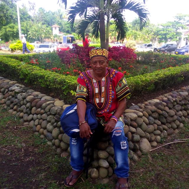 FranciaMarquezM's tweet photo. Hoy nos levantamos con la triste noticia de que nuestro compañero, líder del norte del Cauca, Edgar Quintero fue asesinado fuera de su vivienda. Nos duele su asesinato. Nos quitan a un Guardia Cimarron, quien estaba en proceso de Restitución Colectiva, en su Consejo Comunitario. https://t.co/HAdyyOjlKb