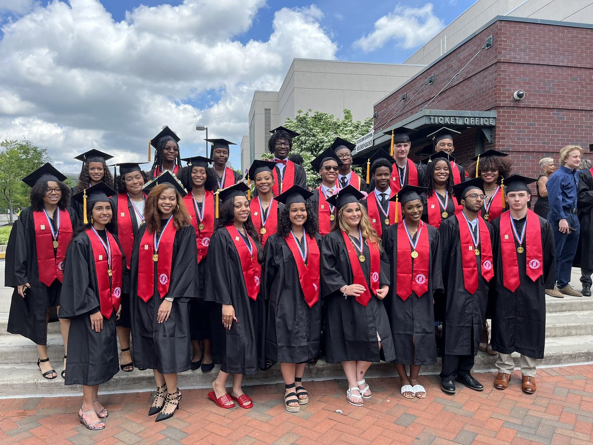 HSHS_IRamirez's tweet photo. My high school seniors graduating from college today 🎓 @WeAreHSHS #HSHSProud https://t.co/8OvgpvQ3ZE