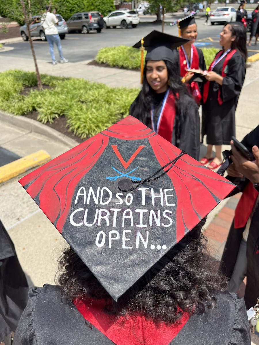 HSHS_IRamirez's tweet photo. My high school seniors graduating from college today 🎓 @WeAreHSHS #HSHSProud https://t.co/8OvgpvQ3ZE