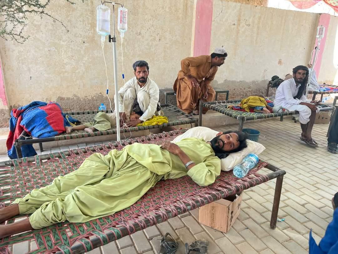 BalochYakjehtiC's tweet photo. Baloch people have been deprived of their basic needs .Water is the basic need of human life,it is the responsibility of state to provide basic facilities to its citizens but due the ignorance of responsible authorities dozens of people have lost their lives.
#PirKohNeedsWater https://t.co/04kr95LxrG
