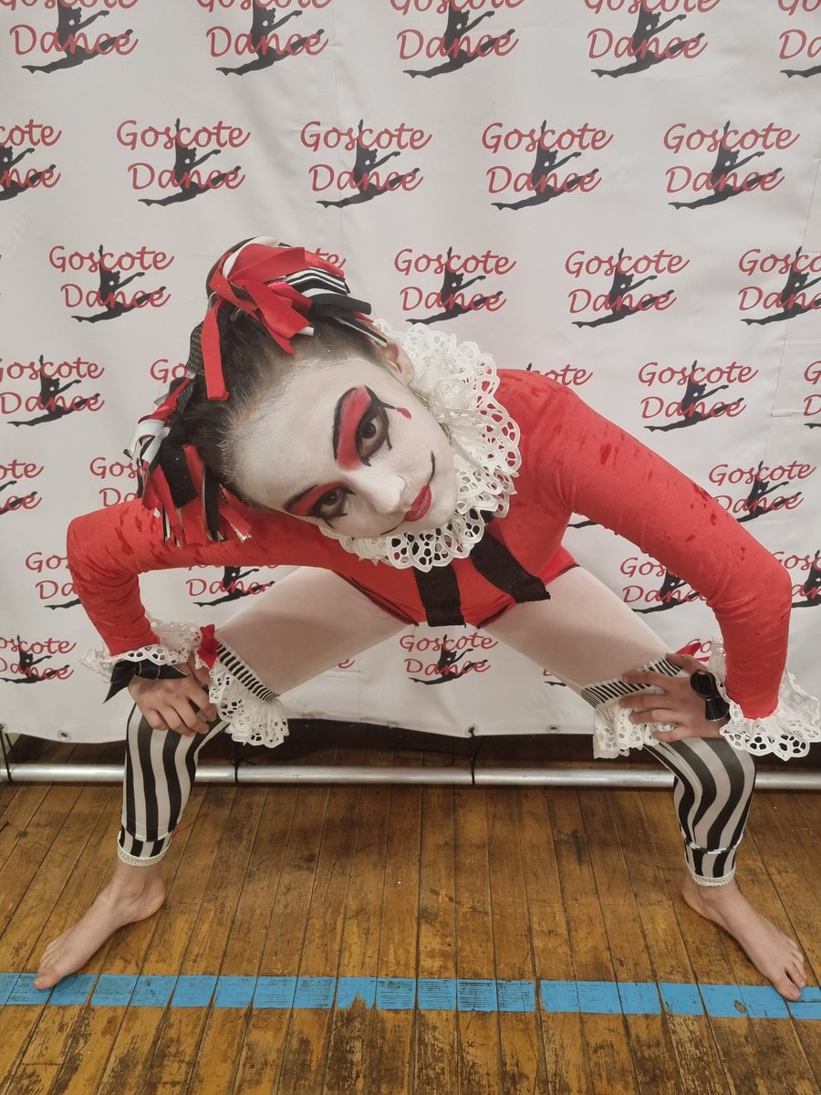 SaharaManiar's tweet photo. Acro solo time! Last dance for me this week. #acro #dancecomps https://t.co/FKglvBKTpP