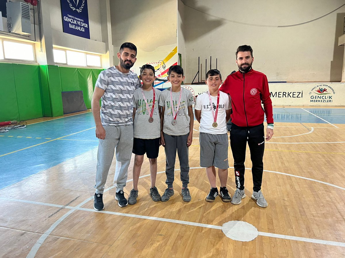 SuphiDe's tweet photo. "19 Mayıs Atatürk'ü Annma Gençlik ve Spor Bayramı kapsamında düzenlenen Badminton Turnuvası dereceye girenlere madalya verildi @TurkBadFed @samikeskin30 @30Emin_YILDIRIM @kenancanann @kasapoglu @idrisakbiyik @hem_yuksekova @cimsitomer @Cneytner9 @RTErdogan @Gsb_Hakkarigm https://t.co/LNkFGf1fCS