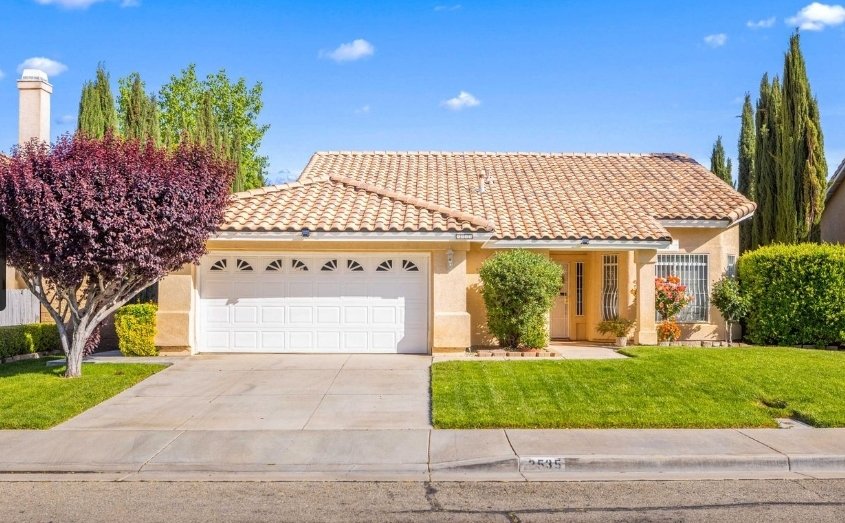 GLWeaver's tweet photo. Accepted offer in Lancaster, CA with a 3 bed/ 2 bth / over 1,400 sqft / near freeway/ shopping / $470K. #WeaverTeam #GriffsUpdate #LancasterCa #RealEstate #Pending https://t.co/dgNftPcvBj