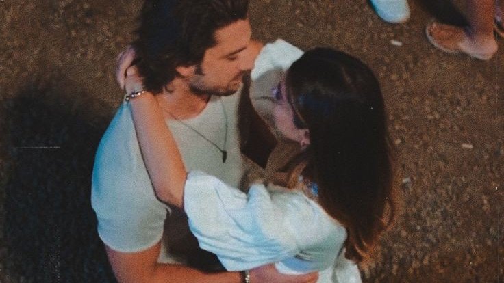 AlpHolics's tweet photo. These dizis made my standards for love so high 🥺
#KiralikAşk || #DefOEm
#SenÇalKapımı || #Edser
#AdaMasalı || #PoyHaz
#ErkenciKuş || #Canem https://t.co/5yAE76gyc7