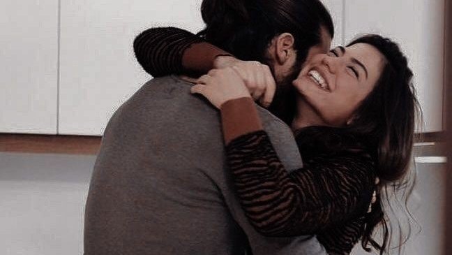 AlpHolics's tweet photo. These dizis made my standards for love so high 🥺
#KiralikAşk || #DefOEm
#SenÇalKapımı || #Edser
#AdaMasalı || #PoyHaz
#ErkenciKuş || #Canem https://t.co/5yAE76gyc7