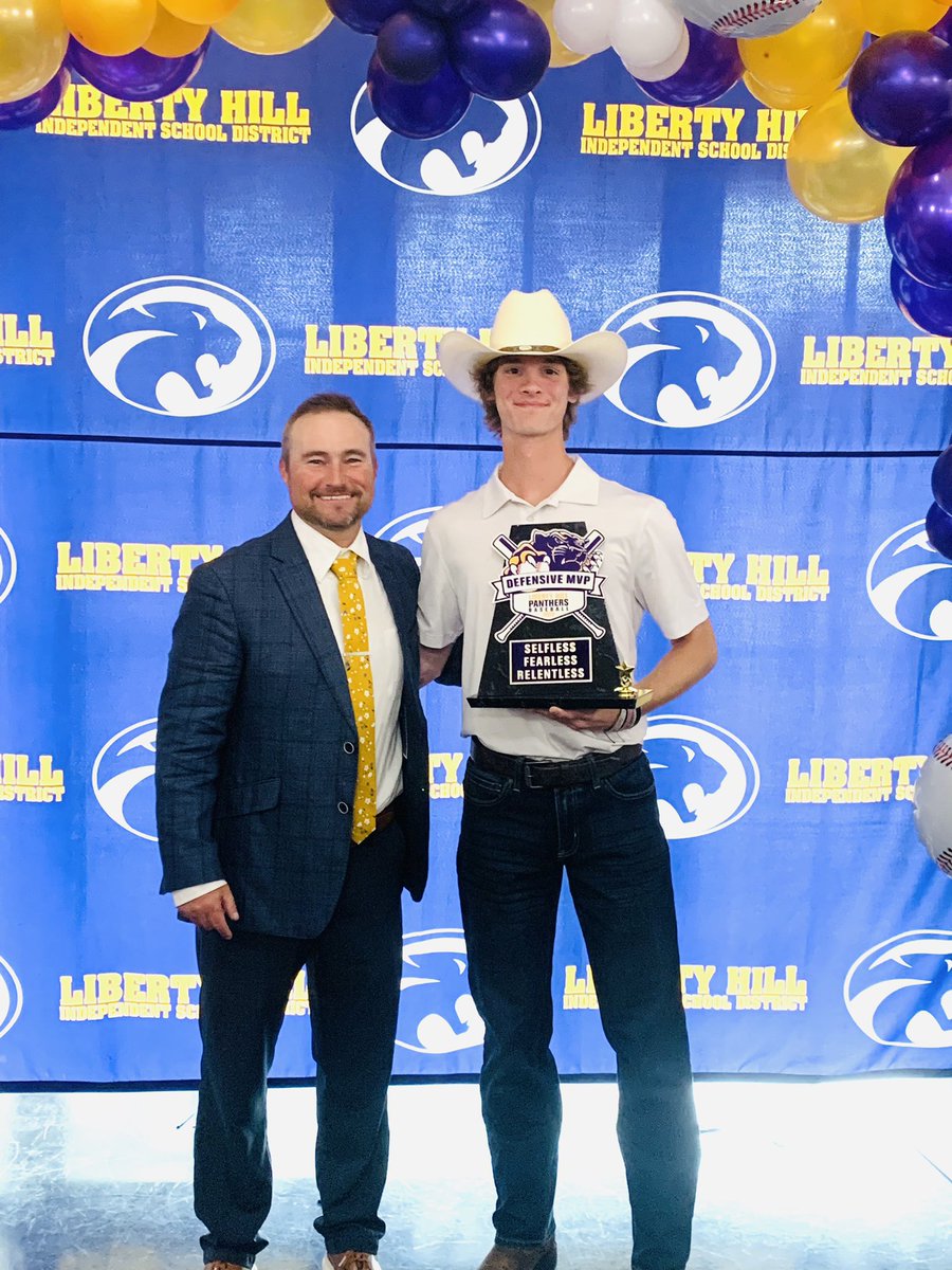 neeley_garrett's tweet photo. As our season came to an end last weekend, I would like to give a huge thank you to God, my parents, @CoachHutch16 and @coachbuescher, through their guidance and words I have been shaped into the player and person that I am today. Now, it’s onto the next four with @UTDBaseball. https://t.co/jYe0bpyk4Q