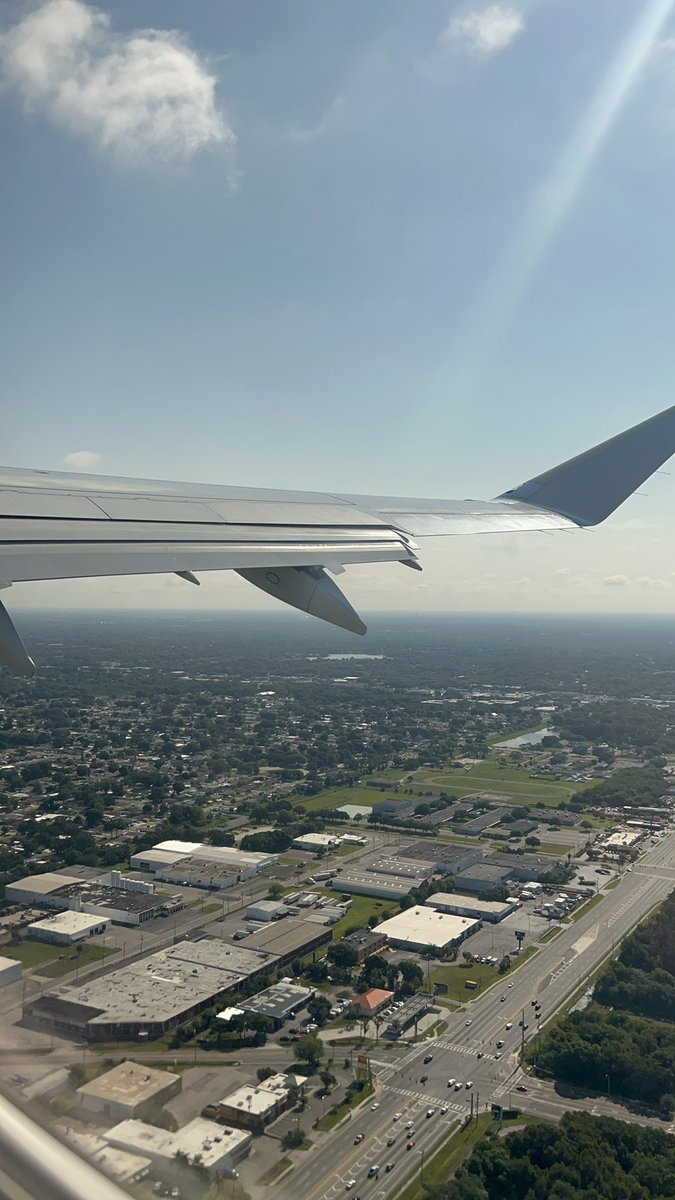 ItsReneeBaker's tweet photo. Wheels up! After two years of virtual events. I am excited to be headed to see advisors and their teams in Nashville for #RJElevate this week. #RJAdvisorInclusion #RJWomen #RJBFAN #RJPFAN https://t.co/PExVesNGx4