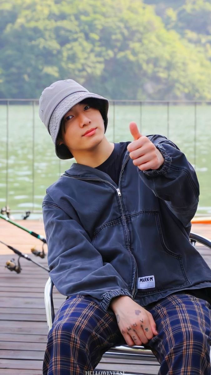 xyaire_'s tweet photo. #BlackOutBTS #Jungkook @BTS_twt 
🌿your favorites are back🌿 https://t.co/nDBfn1aMxf