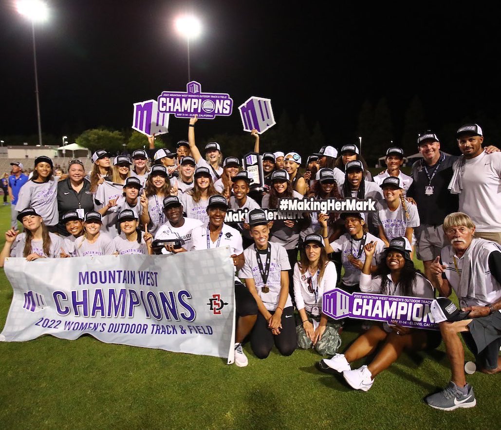 AztecTFXC's tweet photo. Woke up as champions 😎

#GoAztecs #MakingHerMark https://t.co/jk9jxAo8b8