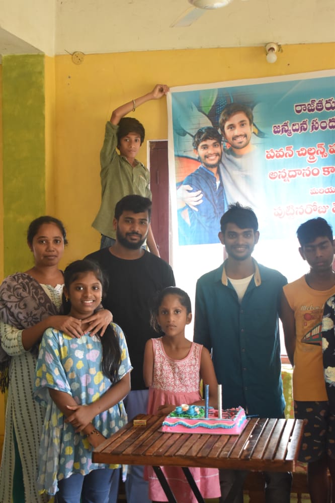 bsiddhu1996's tweet photo. Celebrations Of RajTarun Annaya  Birthday at 
Icha Foundation 😊
Social services organization in Vadrapalle, Andhra Pradesh
Food Donated and fruits.👍
@itsRajTarun 
#RajTarun
#SarkaruVaariPaata https://t.co/9KXIsXoO2Y
