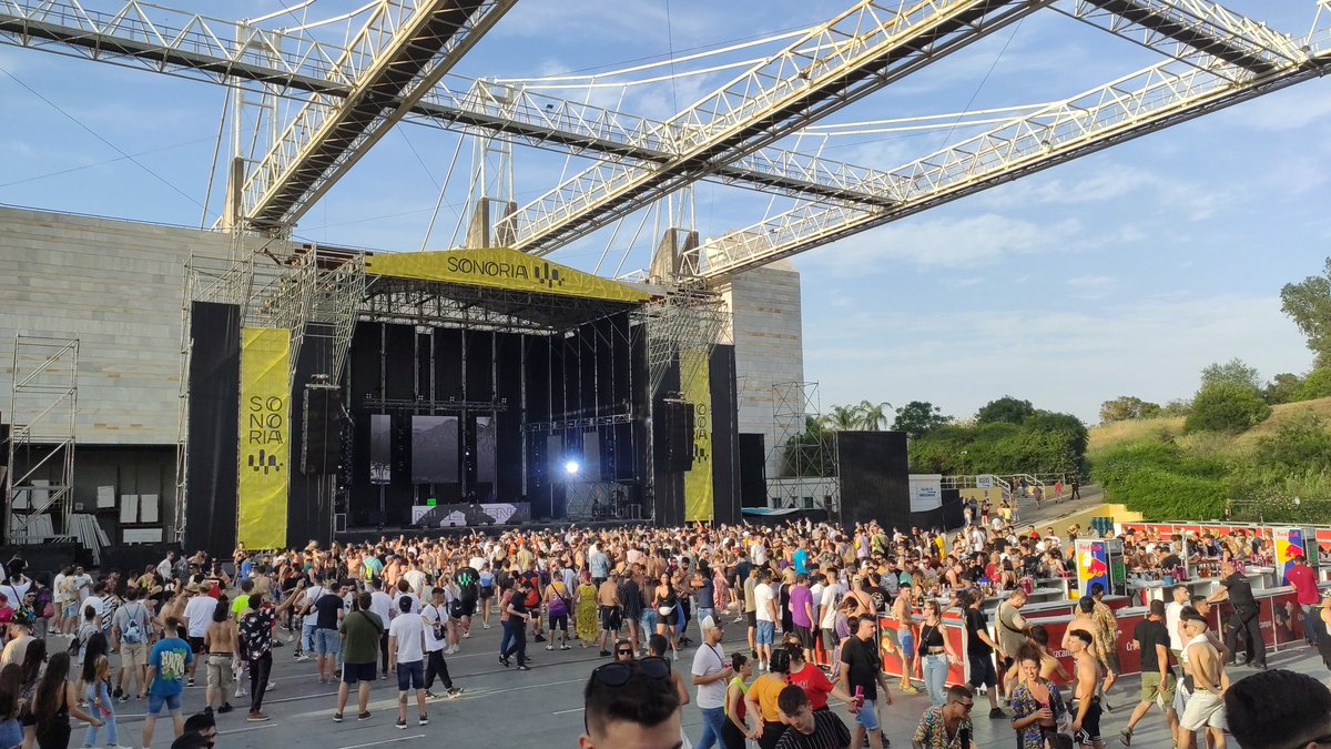 gonxanFC's tweet photo. Imagínate vivir en Andalucia y no ir a eventos de este calibre #sonoria
Cada día más enamorado del drum and bass https://t.co/ShIF5kTc8T