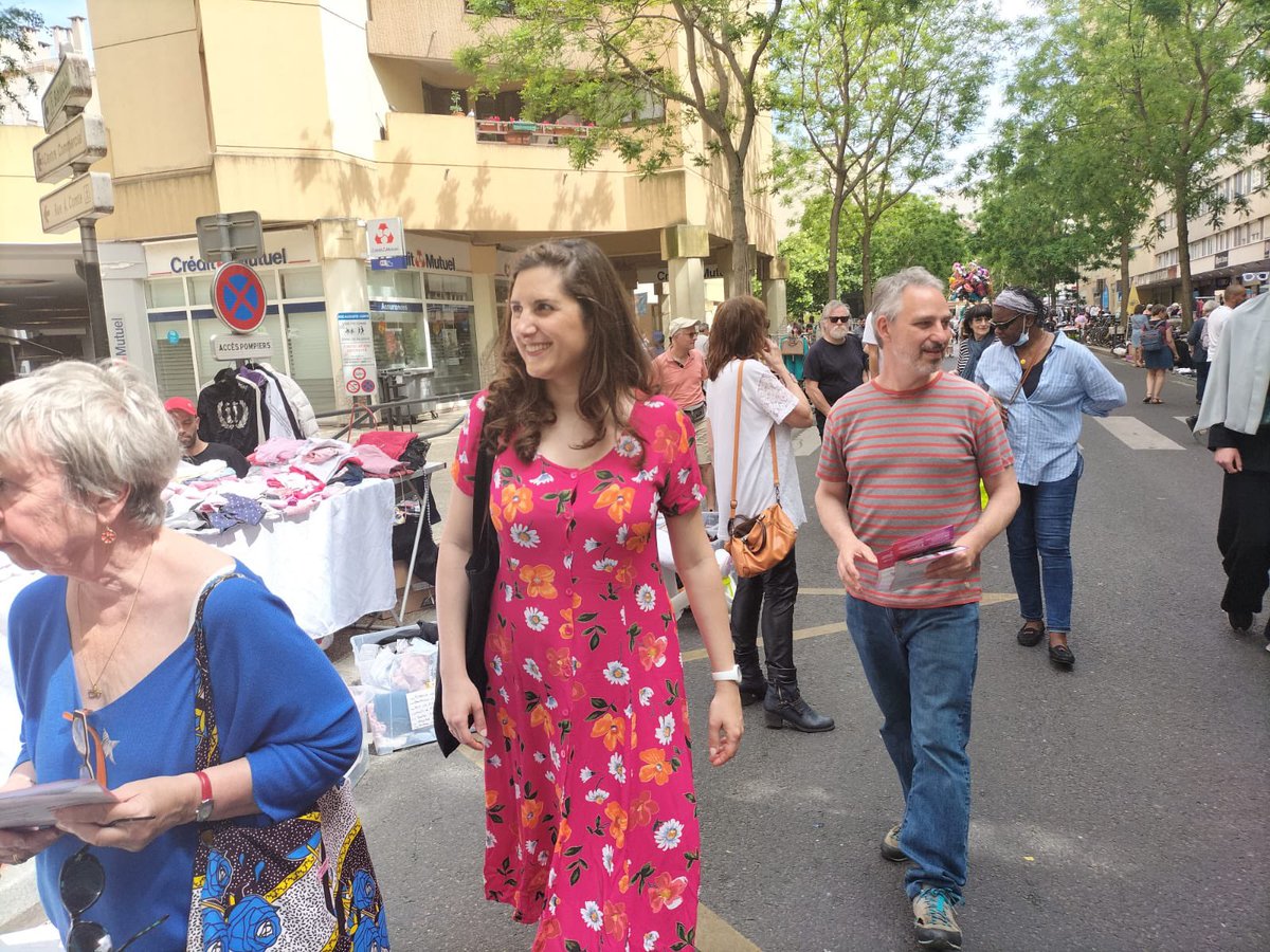 cecilesou's tweet photo. Bravo à tous les Vanvéens qui ont participé à la Braderie du Plateau ! De la bonne humeur, de beaux échanges. Merci pour vos retours positifs. Unis, tout devient possible! #Vanves #circo9210 #nupes #legislatives2022 https://t.co/z5BoNzB68v