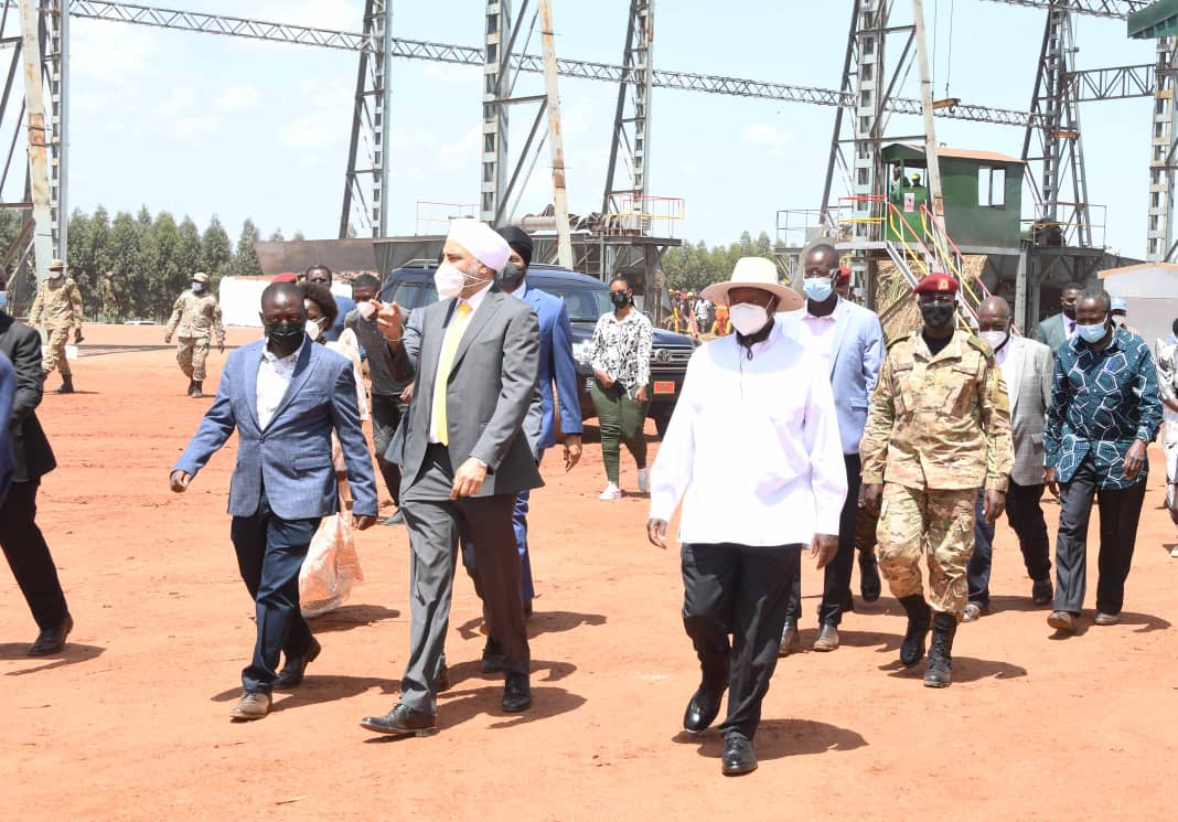 I accompanied H.E @KagutaMuseveni for the commissioning of Kiryandongo Sugar Factory. Facilities like this are the avenues for creating wealth and jobs for our people, especially the youth. Congs to the Sarrai group for setting up this. @mtic_uganda @NRMOnline