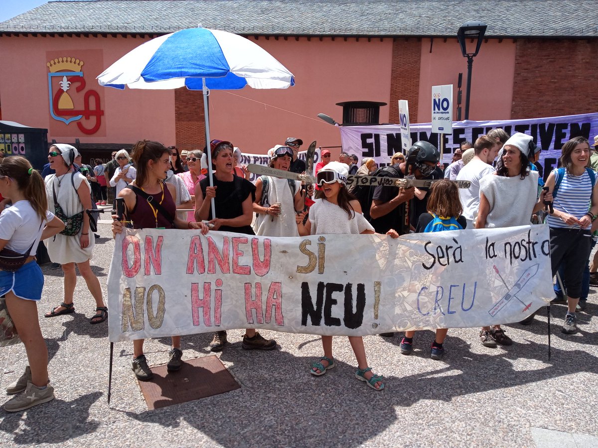 Nou dia històric per l'empoderament popular i l'activisme!

Fa uns mesos vam aturar l'ampliació de l'aeroport, contra l'interès dels poders econòmics! Ara aturarem aquest deliri creixentista. #StopJJOO Guanyarem! 💪

5000 persones dient SÍ A UN PIRINEU VIU!
#EmergènciaClimàtica