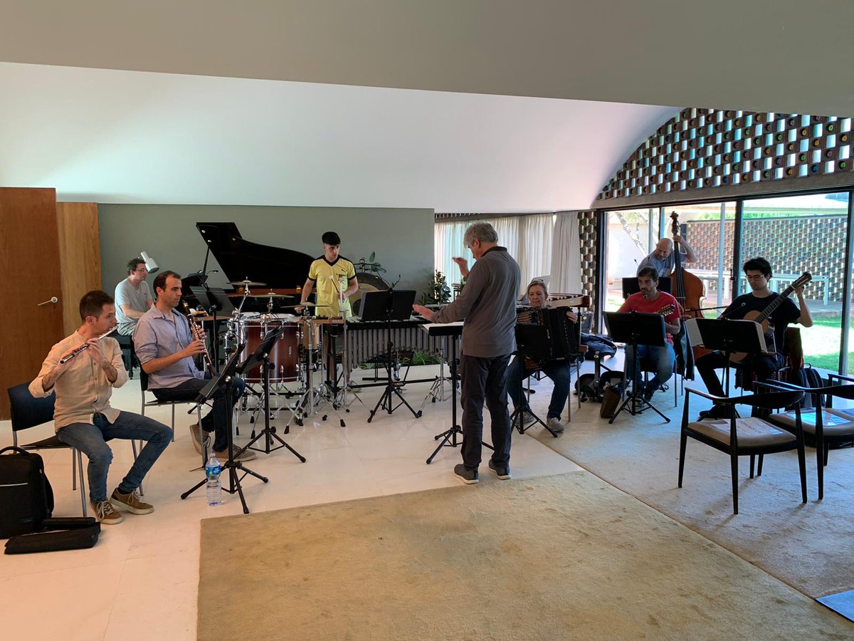NovartsEnsemble's tweet photo. Preparant amb @edmoncolomer 
 el "Concert for 8" de Robert Gerhard, que el pròxim 17/05, després de 60 anys d'estrenar-se a Londres, s’interpretarà per primera vegada en el marc incomparable de La Ricarda-Casa Gomis on va ser concebuda. @eduard_toldra  @aximusica 
@RobertGerhard_ https://t.co/ZoevAQVZPl