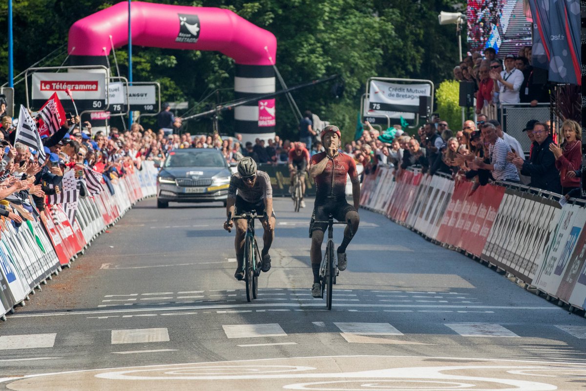 directvelo's tweet photo. Hugo Hofstetter a remporté le Tro Bro Leon.

Voici le classement : https://t.co/pYPe0qBYZ3

#TroBroLeon
📸 Sébastien Delaunay https://t.co/3DU1fi3AsE