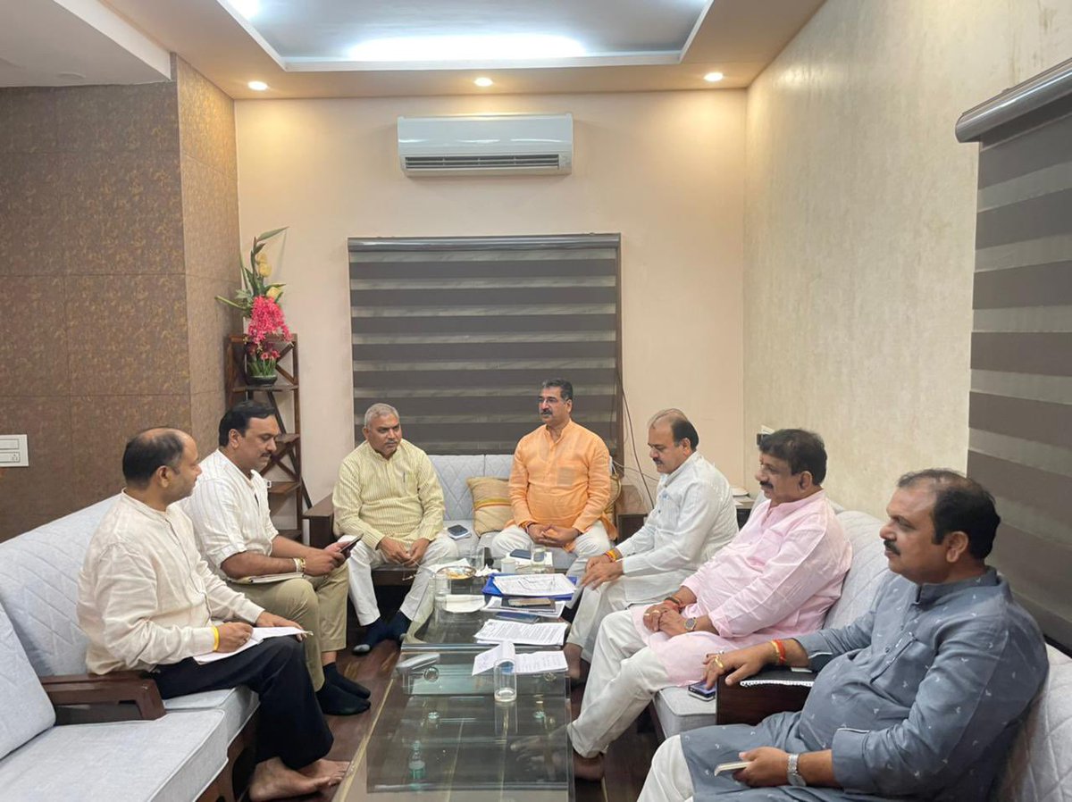 Ch_MukeshSingh's tweet photo. *"मोदी सरकार के 8 साल - सेवा, सुशासन और गरीब कल्याण"*
कार्यक्रमों की तैयारी को लेकर प्रदेश की टोली से चर्चा करते हुए राष्ट्रीय सह-संगठन महामंत्री मान. @shivprakashbjp जी एवं प्रदेश संगठन महामंत्री मान. @HitanandSharma जी। https://t.co/YrVsxD0N9z
