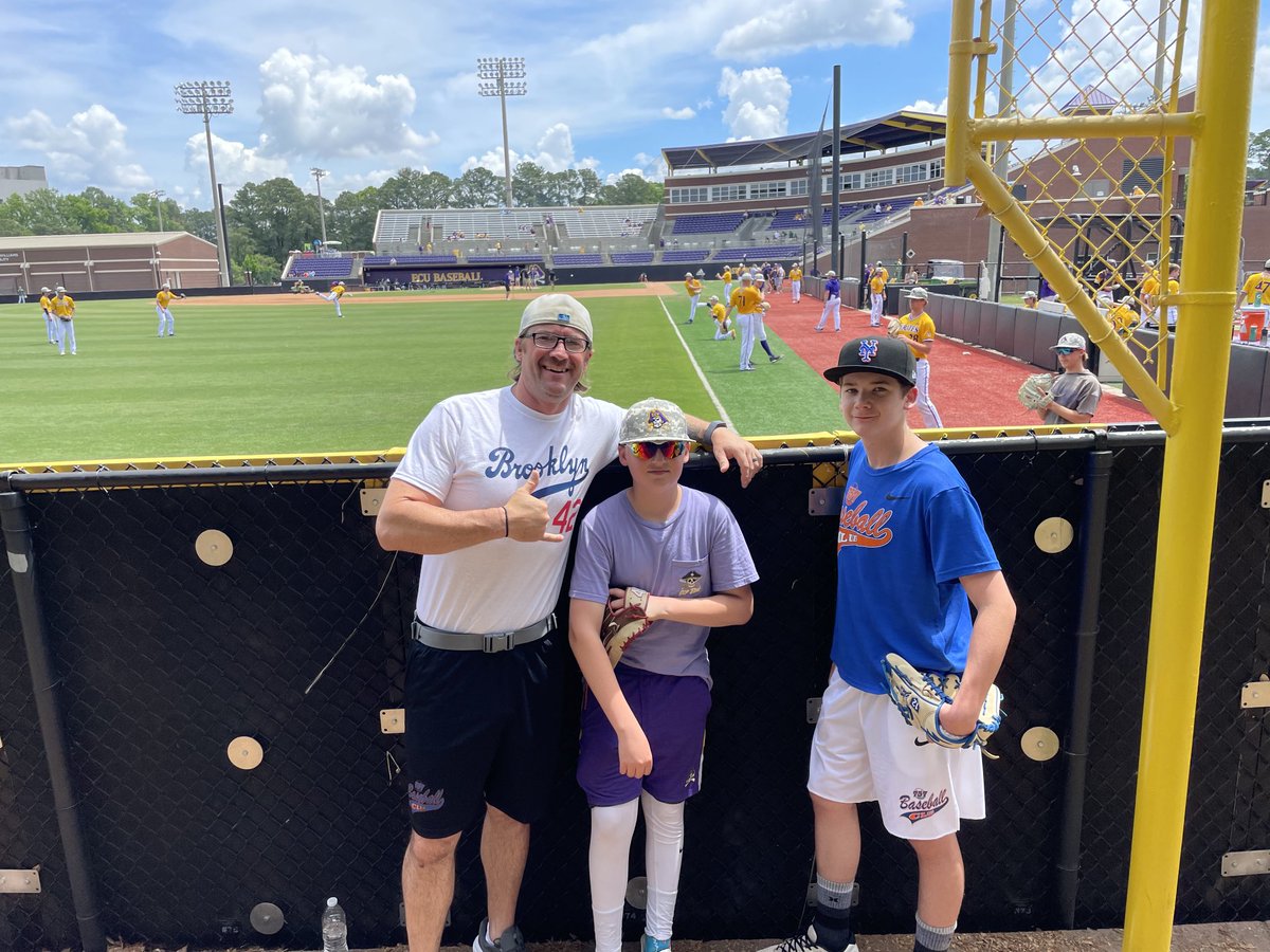 12misuna's tweet photo. Checking out a lil Sunday afternoon baseball with Jax and My Boy MattyS https://t.co/6OZYIAJZ9Q