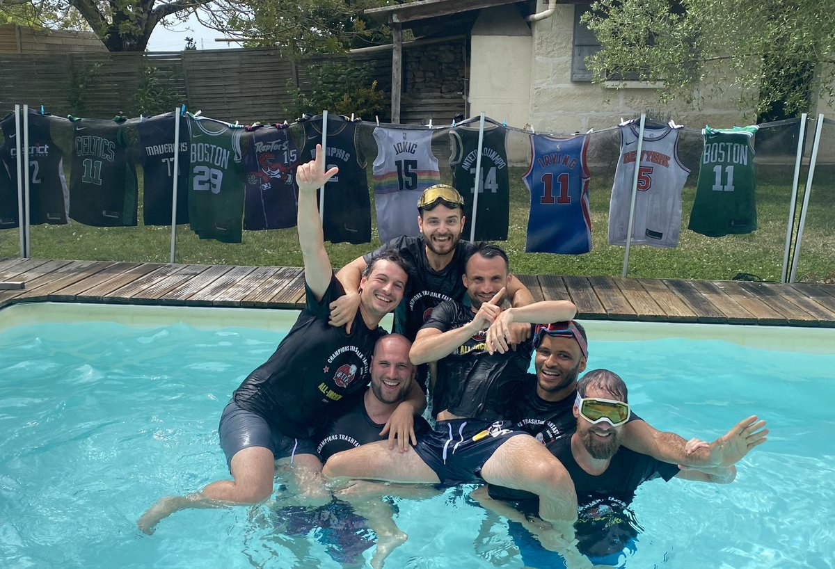 🏀 RENDEZ-VOUS 21 HEURES 👀 

📽️ On a préparé quelque chose pour fêter notre titre

👉 <a href="/TTFLab/">TrashTalk Fantasy Lab</a> <a href="/TrashTalk_fr/">TrashTalk</a> <a href="/CelticsFra_TTFL/">CelticsFr TTFL #Ligue1</a> @CraneRougeTTFL <a href="/ABallNeverLies/">Alex // TrashTalk & TBNL</a> 

👩‍🦲Vive le "petit chauve"