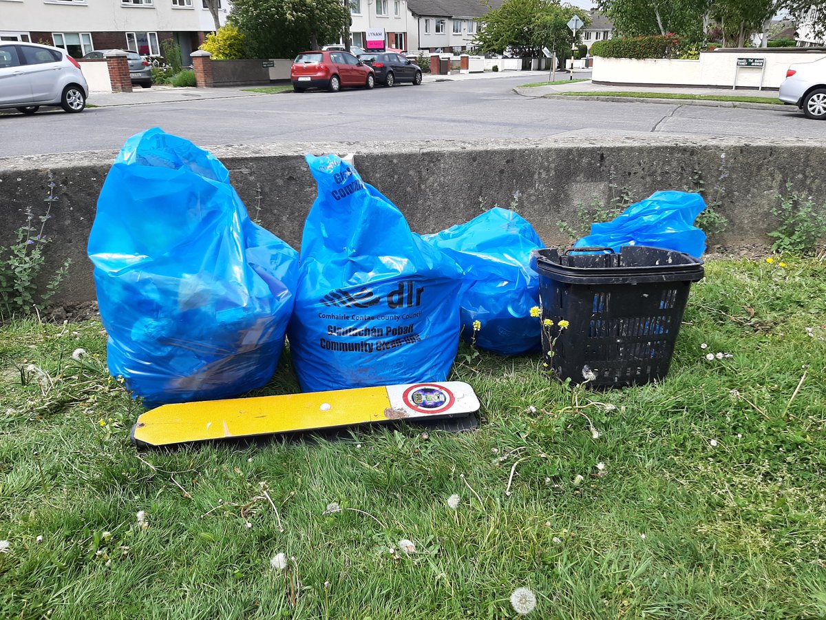 TaneyResi's tweet photo. Thanks to all those who took part in the Taney Area Residents' Association Spring Clean yesterday. Thanks to @dlrcc for their support and to @NationalSpringC for the litter pickers etc. #SDGsIrl #SpringClean22 #Goatstown #Taney #Dundrum https://t.co/D7oSu9tIQh