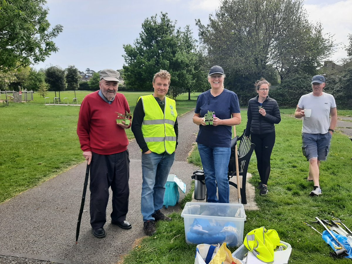 TaneyResi's tweet photo. Thanks to all those who took part in the Taney Area Residents' Association Spring Clean yesterday. Thanks to @dlrcc for their support and to @NationalSpringC for the litter pickers etc. #SDGsIrl #SpringClean22 #Goatstown #Taney #Dundrum https://t.co/D7oSu9tIQh
