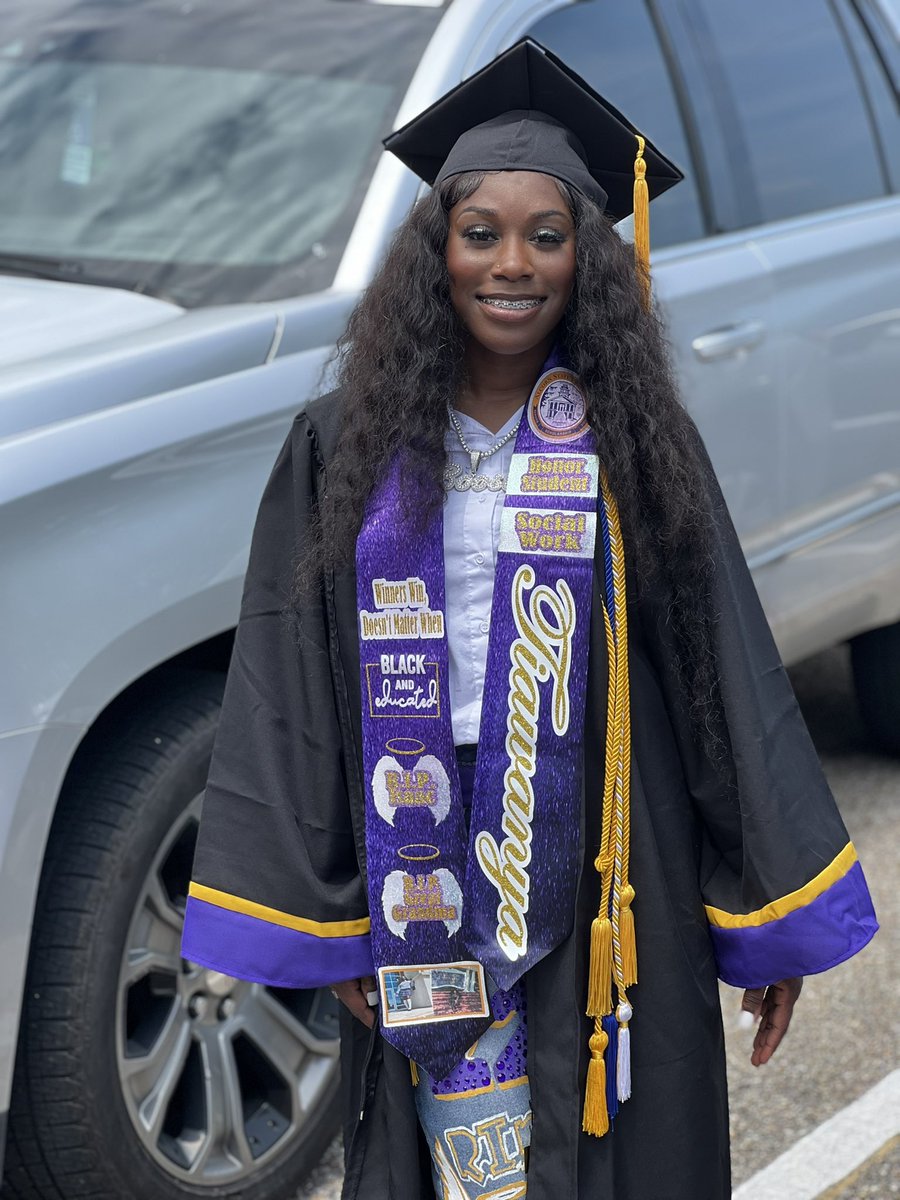 mtiawanya's tweet photo. Thank You Alcorn State💜💛,
I enjoyed my time but I’m more excited for my new journey!! Done with the B.S. #Granddaddybaby🫶🏾 #RIPLilI 🕊 #SocialWorkBae #SummaCumLaude #HBCUGrad https://t.co/Z7I85DLrkm