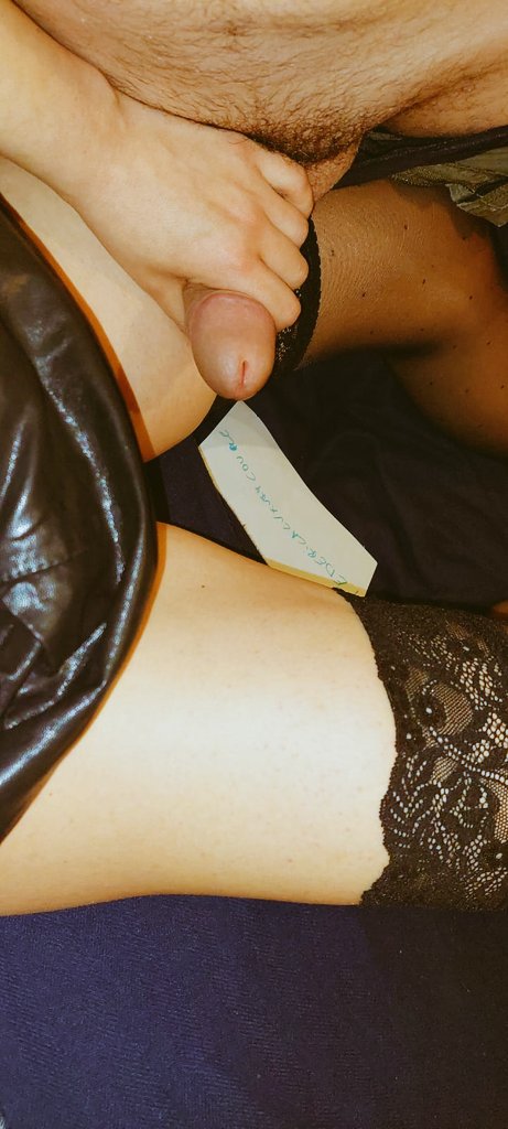Federicaluxury2's tweet photo. Mi piace tenerlo in mano ,sentirlo duro,sentire che pulsa.🤤🤤🤤 https://t.co/FwMpEz0El6