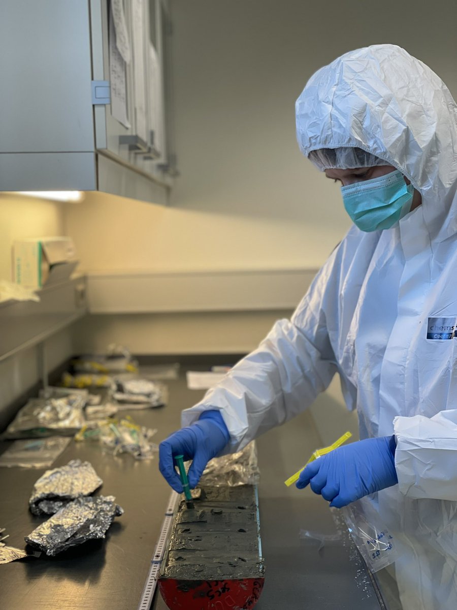 AnnaKvorning's tweet photo. It’s intro time! 
I’m a PhD Candidate at the Geological survey of Denmark and Greenland (GEUS) and @Globe_UCPH. 
My research is on reconstructing 
#cryosphere and #ecosystem changes in the Arctic during the Holocene using a multi-proxy approach 👩🏼‍🔬🔬 I’m also a mom and artist 🤱🏼✏️ https://t.co/mDd5ThpKmB