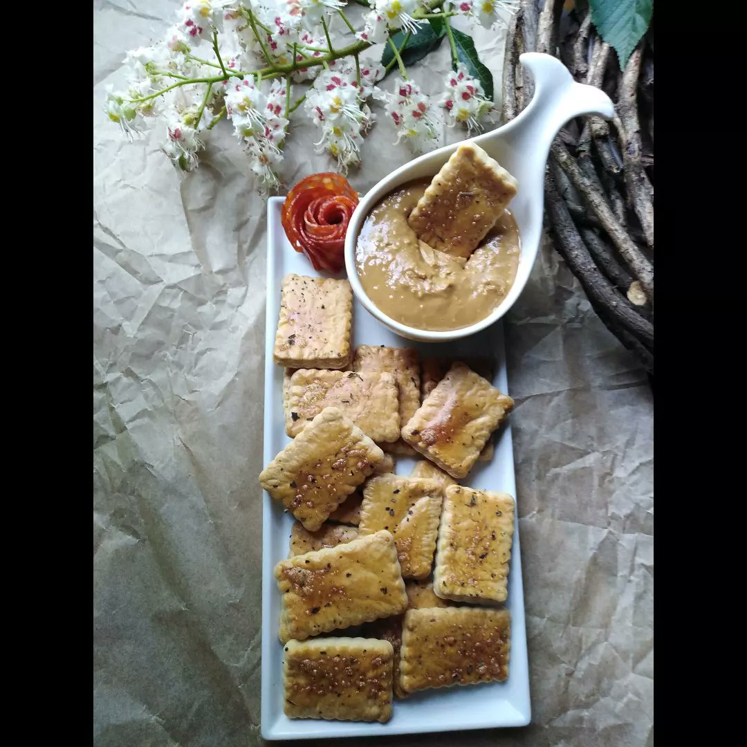 Sandrailiceva1's tweet photo. Krekeri sa sirevima 🧀 #večera #izmojekuhinje #sandraskitchen 🧀🖤 https://t.co/t2i1PA5EWE