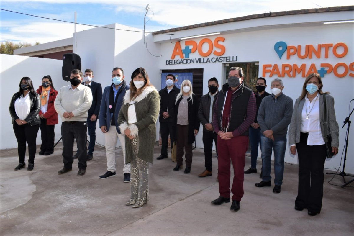 APOSLR's tweet photo. Feliz 1° aniversario a las y los trabajadores del Punto #FARMAPOS #Villacastelli, y gracias a @luisorqueraok y al Municipio de Gral Lamadrid por garantizar la logística para su óptimo funcionamiento.
#APOSFederal #EstamosParaCuidarte #LaRioja #ProvinciaQueLate https://t.co/c4R13sQwiF