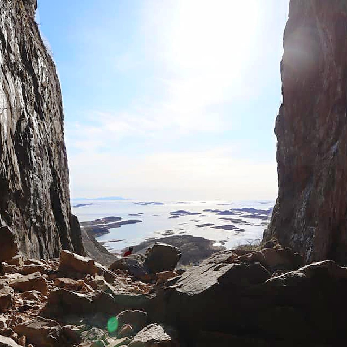 Most of us know Torghatten as the mountain with a hole in it - or a beautiful excursion you can tick off your bucket list when you visit the port of Brønnøysund with us ⛰️ But there's much more to it! What's the favorite fun fact you've heard about the magnificent mountain?