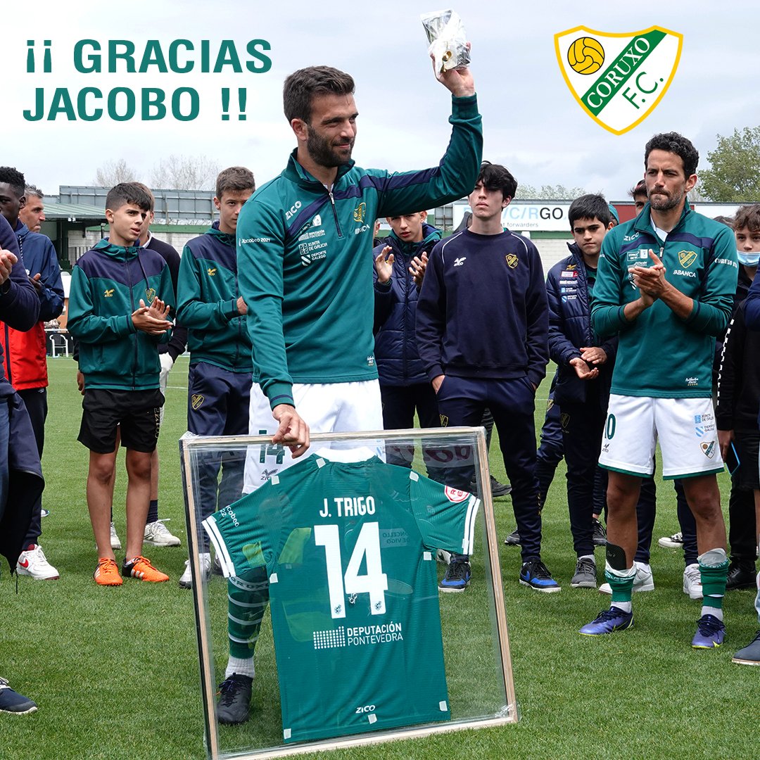 CoruxoFCoficial's tweet photo. Hoxe @jacobotrigo  xogou o seu derradeiro partido no Vao, anunciou a súa retirada do fútbol e márchase un dos grandes, dos que traballan moito por xogar e sempre sumando. Despois dunha vida adicada ao fútbol e un millón de amigos detrás
¡¡ Grazas Jaco por tanto que nos deches ! https://t.co/eI45y5OXqk