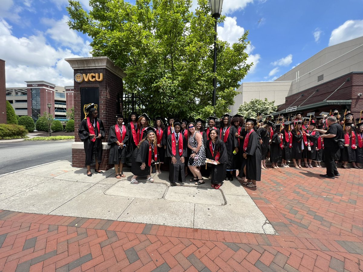 HshsSherwood's tweet photo. Congratulations HSHS ACA Class of 2022!  These amazing students are graduating from Reynolds Community College with their Associates in Business!  @HSHS_ArtiAblack @HSHS_Principal @HenricoSchools @JSReynoldsDE https://t.co/HC74wg6Ajk