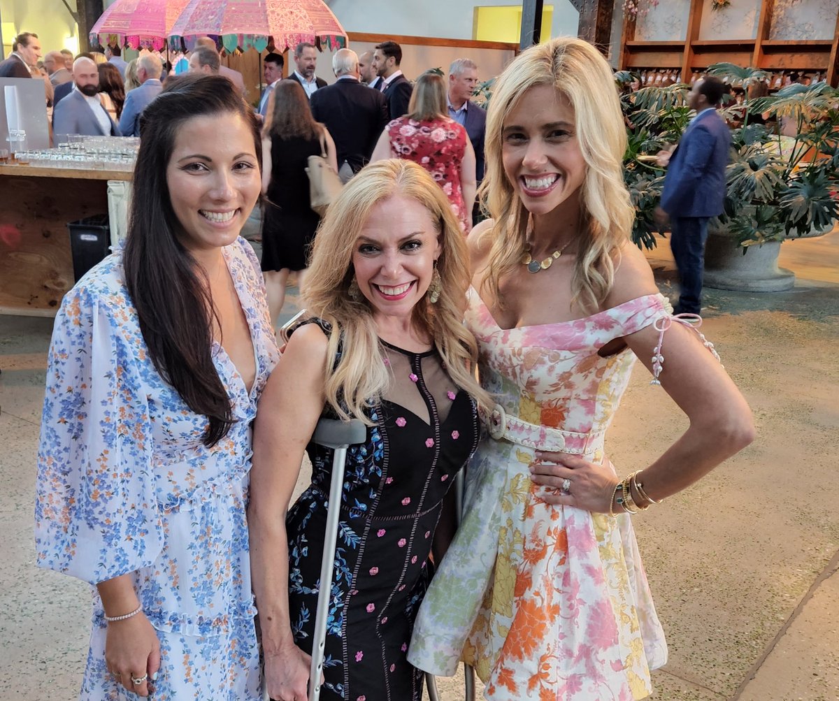 SheilaShowPHL's tweet photo. Felt sooo good to be back in person at #URBN in the @NavyYardPhila with @FredsFootsteps for the annual #PartyintheYard and to see everyone in person!!
Smiles so bright #FFPIY
#FredsFootsteps π https://t.co/nxyuxBBI8W