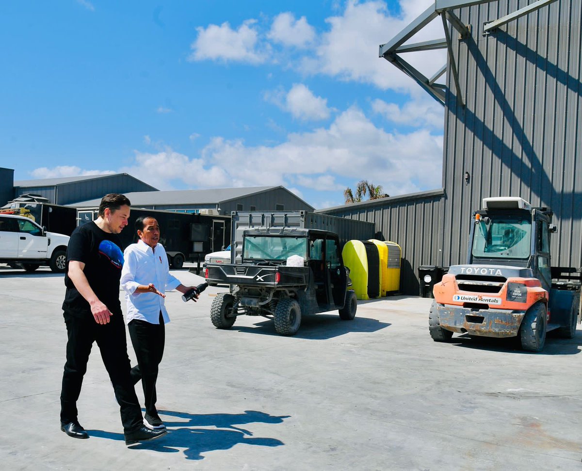 <a href="/Sie_Doy/">Romi</a> <a href="/AK__aja/">| Incognito |</a> Ini yg situ sebut plonga plongo tp bs diajak lihat2 SpaceX milik Elon Musk. 
Situ tdk mau akui kl situ lebih plonga plongo.